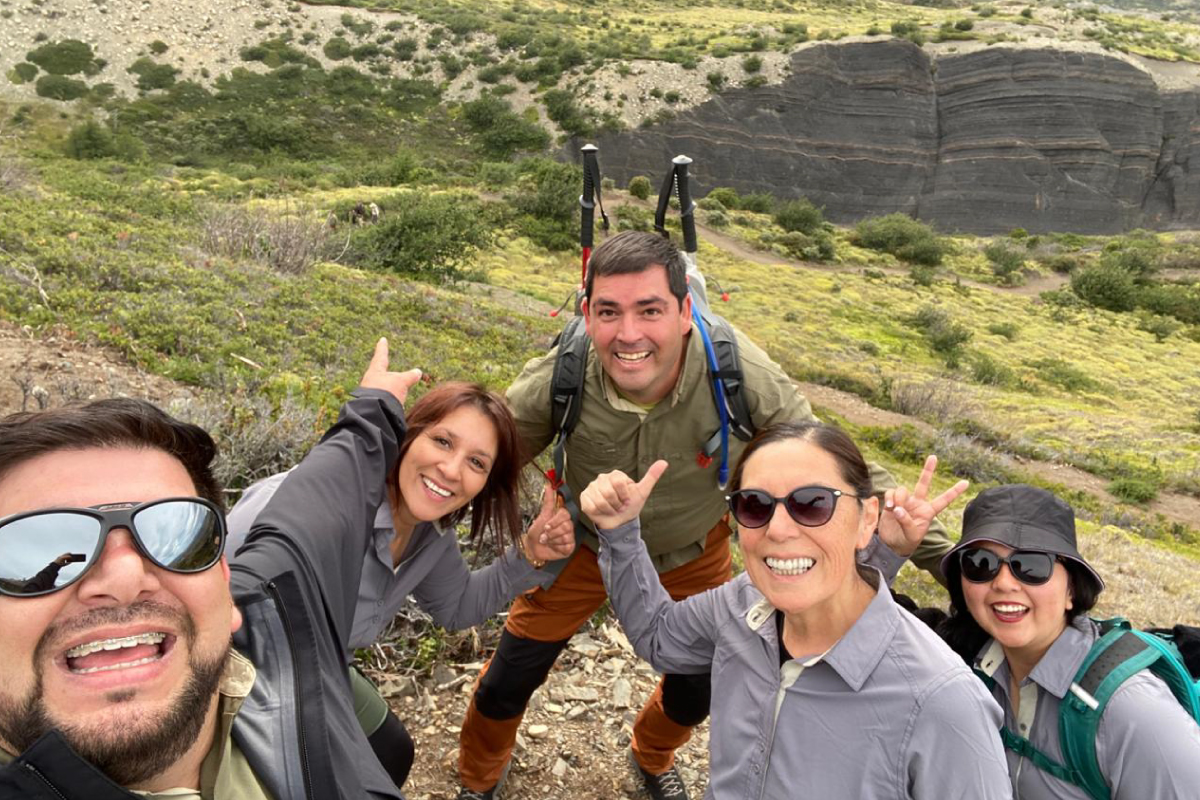 Alcaldesa de Torres del Paine destaca en terreno los avances de la reconstrucción del sendero a Base Torres