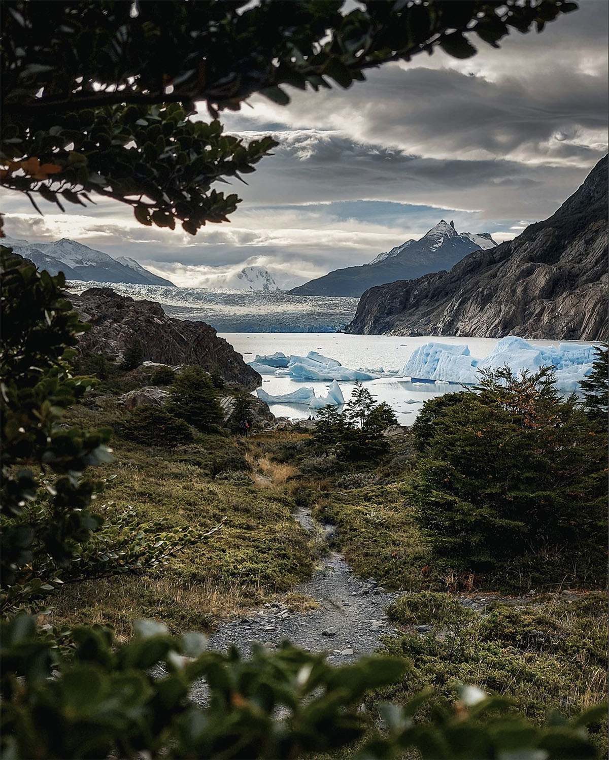 The competition successfully concluded with participation from over 500 contestants from around the world. Las Torres del Paine, September 8, 2023 - This week marked a new milestone for Las Torres Patagonia with the crowning of the winner of the first edition of the photography contest "One Photo - A Thousand Memories." This event was part of the celebration of World Photography Day, and travel blogger Daniel Tischer (@SouthTraveler) was the proud winner of the competition, which drew more than 500 participants worldwide. Daniel Tischer is a German photographer dedicated to travel blogging, leaving his mark by capturing various landscapes in Latin America. His portfolio is filled with images from Guatemala, Brazil, Uruguay, Argentina, and Chile, which he has visited on various occasions to capture the beautiful sights of San Pedro de Atacama and Torres del Paine National Park. "You'll rarely find me without a camera because photos are more than just memories to me. Searching for moods, atmospheres, and new subjects is one of the most beautiful aspects of traveling," Tischer commented on his motivations for dedicating his life to photography. Tischer, born in Wiesbaden, Germany, will enjoy this year's grand prize: a 3-day, 2-night stay for two people at Las Torres Patagonia. We hope with his upcoming visit, he can add new photos of Patagonia to his social media and portfolio. "Congratulations to Daniel for your outstanding work that crowned you as the grand winner of 'One Photo - A Thousand Memories 2023.' Likewise, on behalf of the entire Las Torres Patagonia team. We also want to thank each participant and invite them to join in all our wonderful events here," said Juan López, Commercial Manager of Las Torres Patagonia. With this prize, the first edition of the Las Torres Patagonia photography contest concludes. This event united professional and amateur photographers worldwide with a shared love for Torres del Paine National Park.