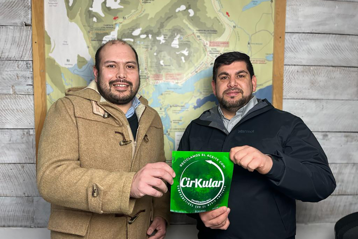 Our Sustainability manager together with a representative of the CirKular Austral company.